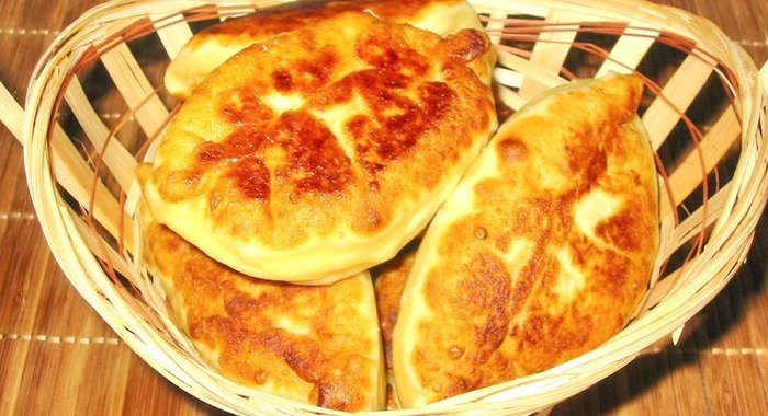 Жареные пирожки с мясом и рисом