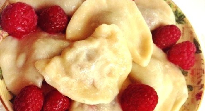 Постные вареники с малиной