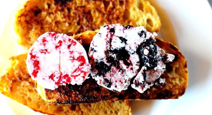 Французские тосты с ягодным маслом