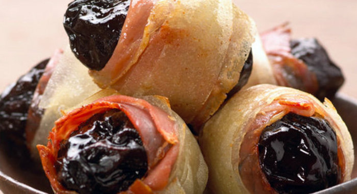 Рулетики с ветчиной и черносливом