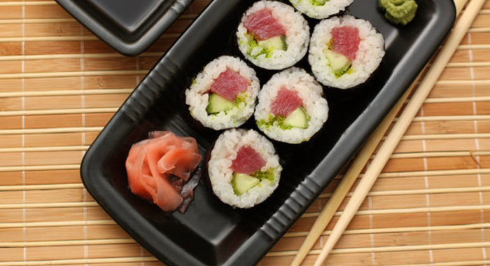 Роллы с тунцом и огурцом