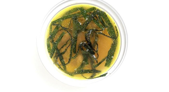 Куриный бульон с водорослями нори