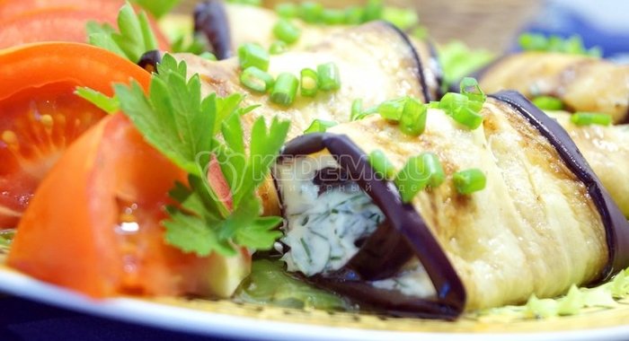 Рулетики из баклажанов с чесноком «Мио»