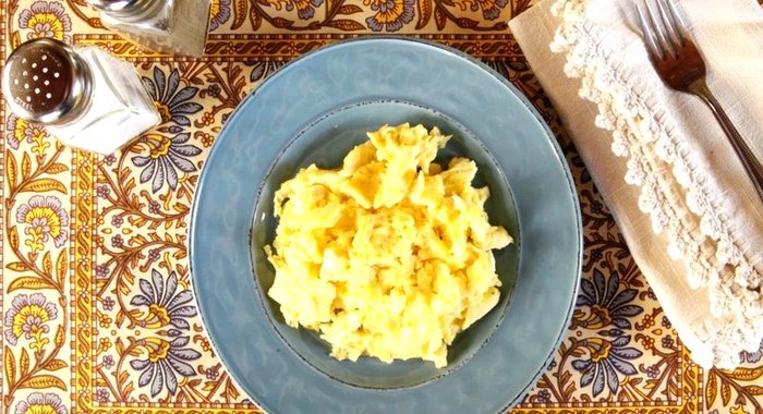 Простая яичница болтунья