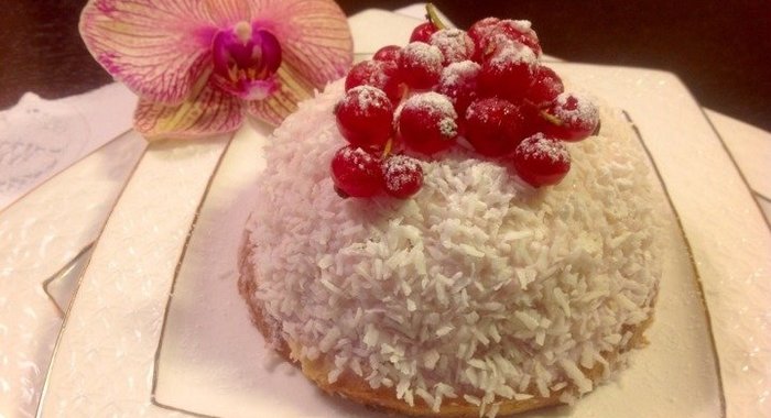 Зефирное пирожное с ягодами