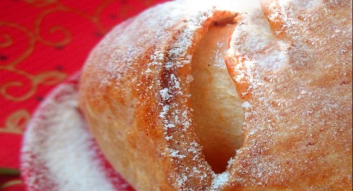 Яблочная шарлотка в творожных платочках