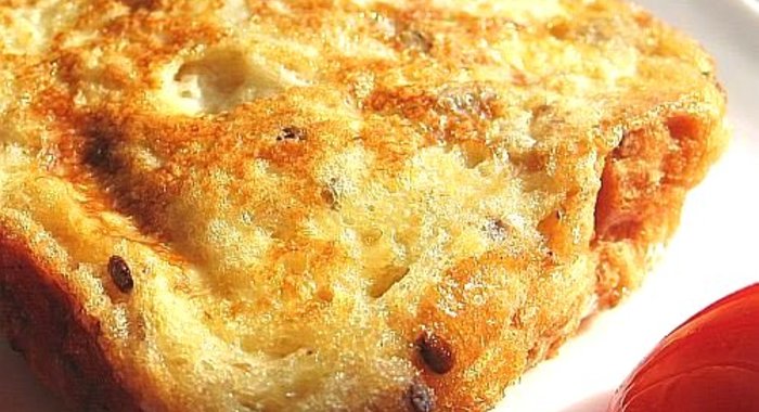 Гренки в омлете с сыром