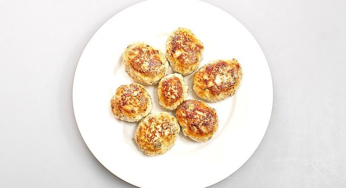 Деревенские котлеты из кролика с пряными травами и пармезаном