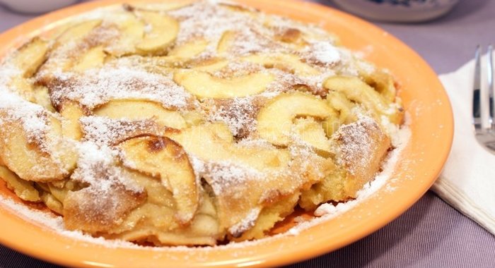 Шарлотка с яблоками