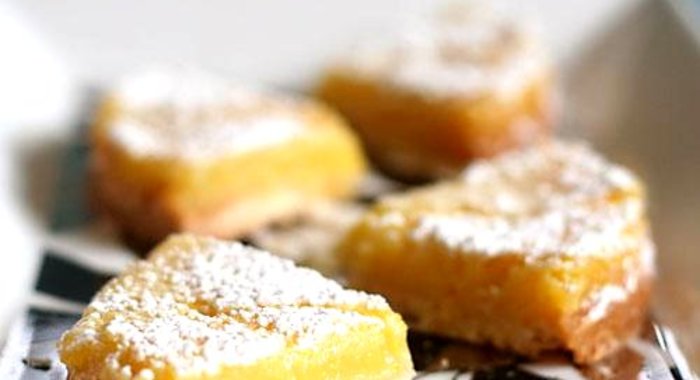 Лимонные пирожные с кедровым орехом