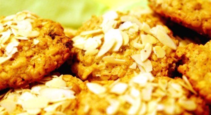 Овсяное печенье с изюмом и яблоком