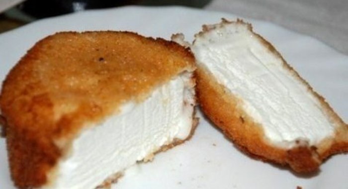 Жареное мороженое в панировочных сухарях