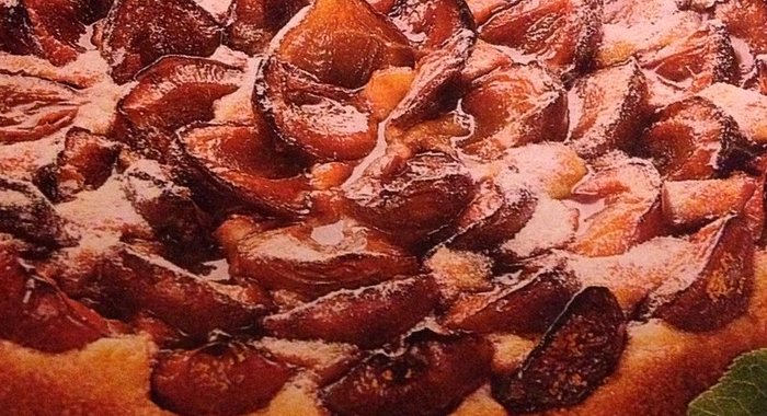 Сливовый пирог с марципаном