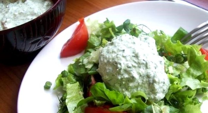 Соус с зеленым луком, бульоном и сливками к жареному мясу