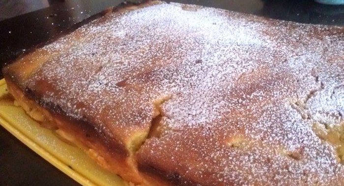 Шарлотка на творожном тесте с яблоками