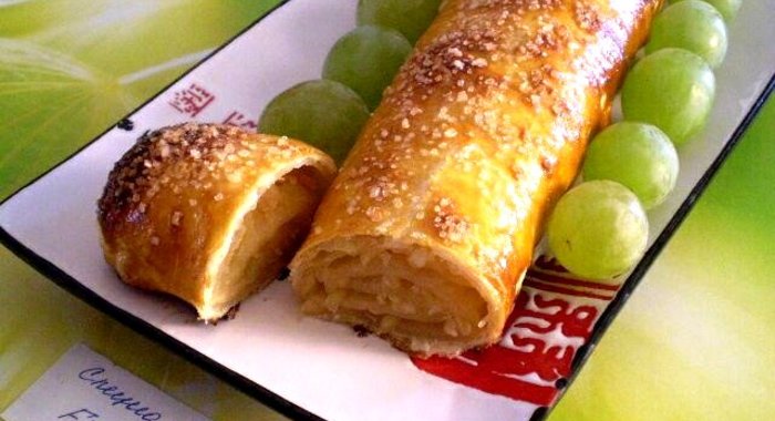 Рулет слоенный с яблоками