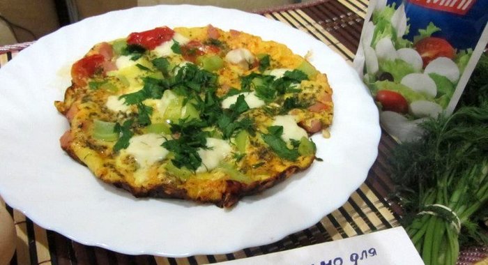 Яичница с моцареллой и зеленью