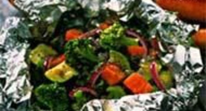 Овощи в фольге с базиликом и льдом