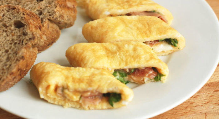 Омлет с ветчиной и рукколой