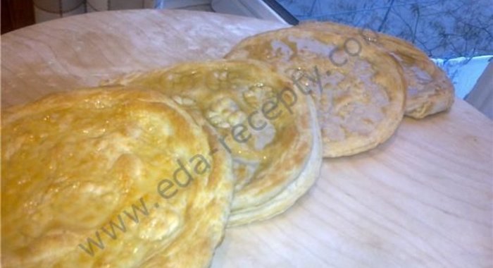 Катлама лепешки из слоеного теста