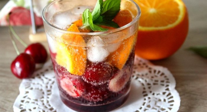Лимонад из черешни и апельсина