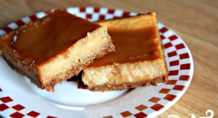 Пирожные с молочной карамелью и сливочным сыром