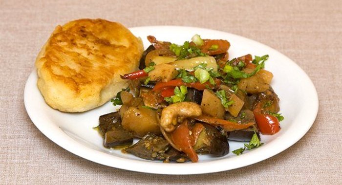 Овощное рагу с баклажанами и зеленью