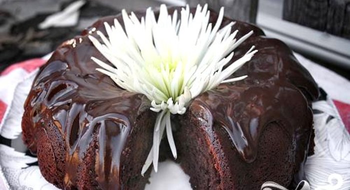 Шоколадный кекс со сливочной глазурью