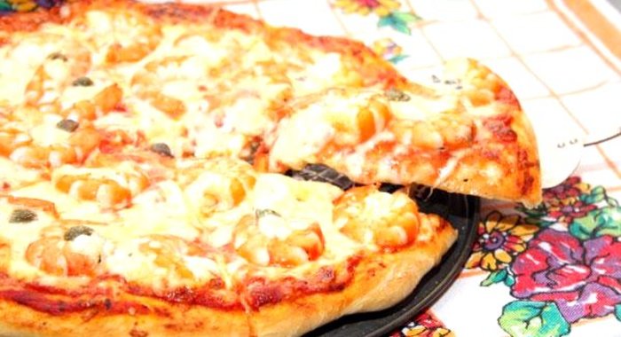 Пицца с креветками