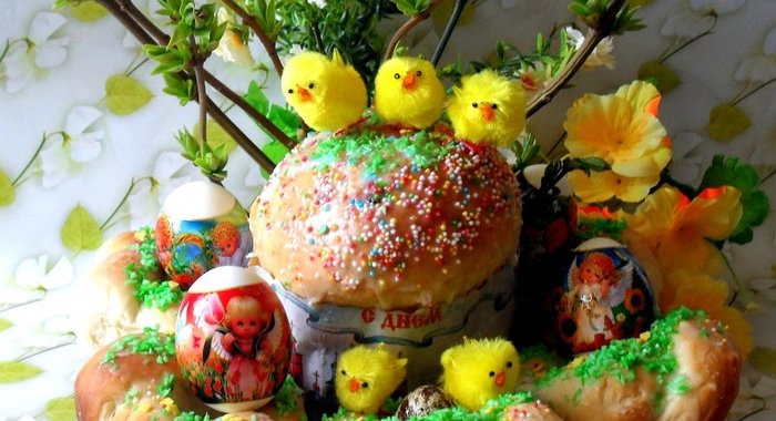 Пасхальный кулич и булочки-гнездышки