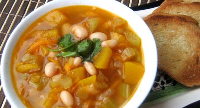 Фасолевый суп на курином бульоне