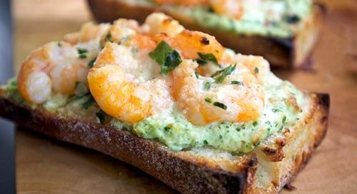 Бутерброды с креветками и сыром