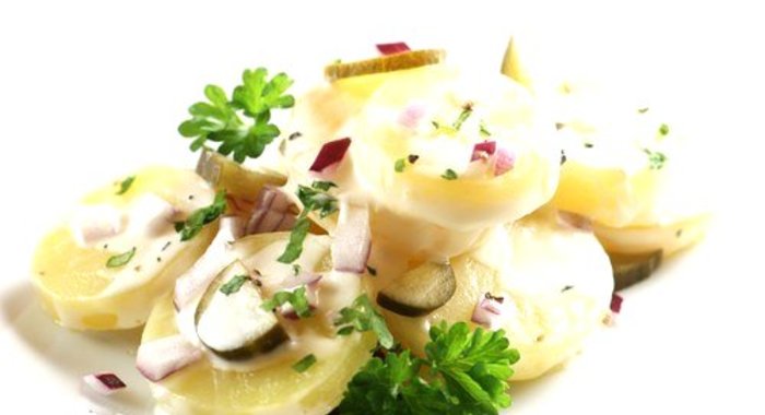 Картофельный салат с грецкими орехами и эстрагоном