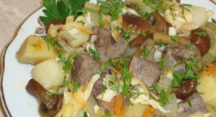 Печень говяжья тушеная