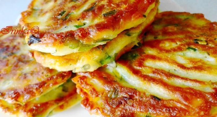 Оладушки пирожки с зеленью и яйцом
