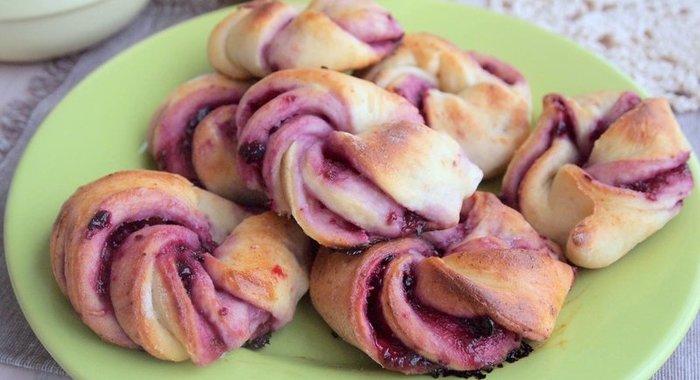 Домашние булочки с джемом: пошаговый рецепт