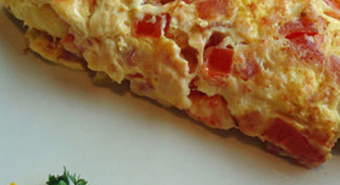 Омлет с паштетом и помидорами