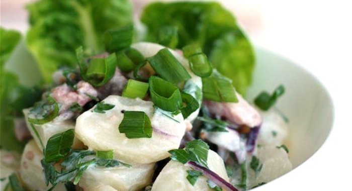 Салат картофельный с луком