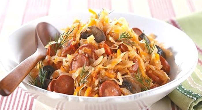 Солянка с сосисками в мультиварке