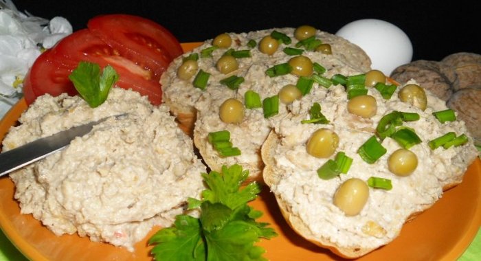 Паштет из яиц и консервированного горошка