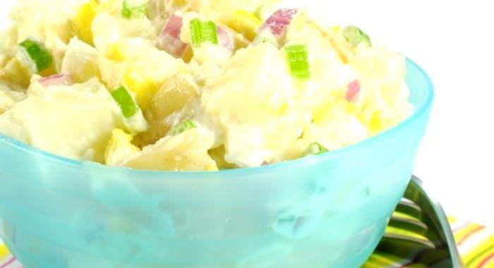 Картофельный салат с сыром рокфор