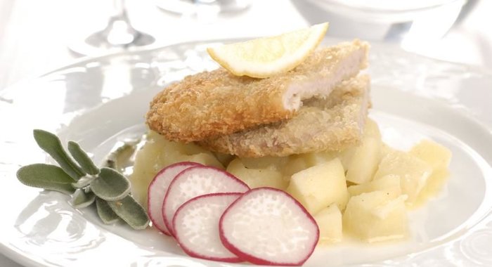 Свиной шницель с яблочным гарниром