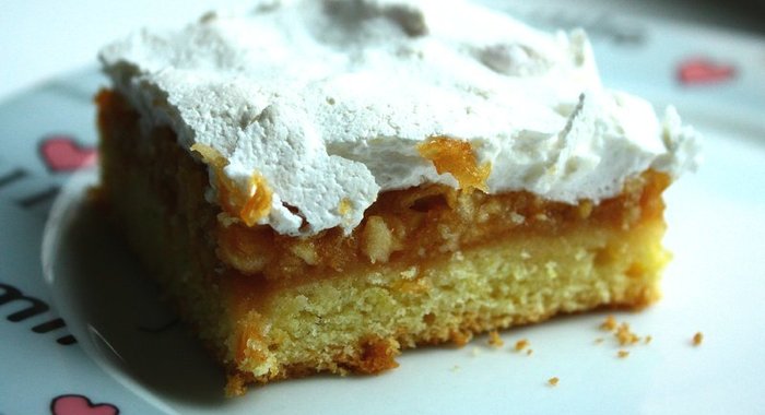 Пирог с яблоками и безе