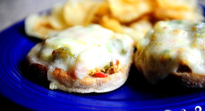 Запеченные булочки с тунцом и сыром