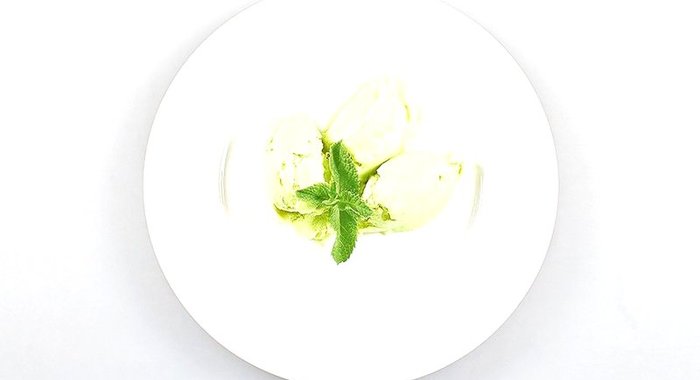 Йогуртовое мороженое с авокадо и огурцом