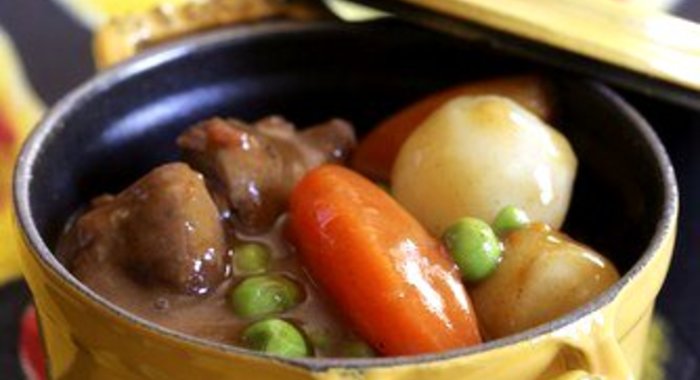 Рождественское мясное рагу с зеленым горошком