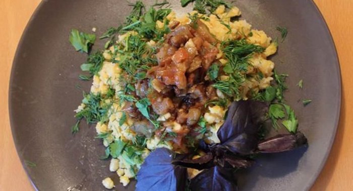 Гороховая каша с баклажанами