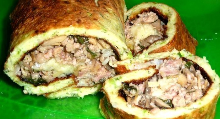 Рулет из кабачков с грибами и фаршем