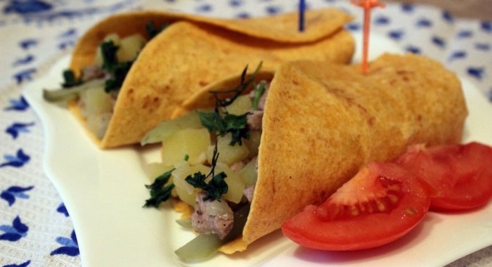 Лепешки тортилья с картофелем и свининой