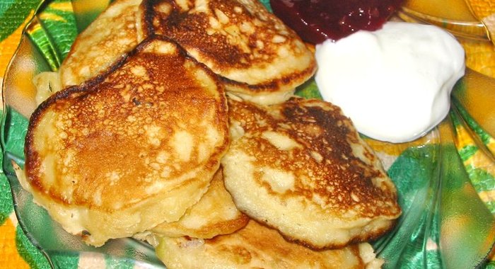 Оладьи на кефире с яблоками